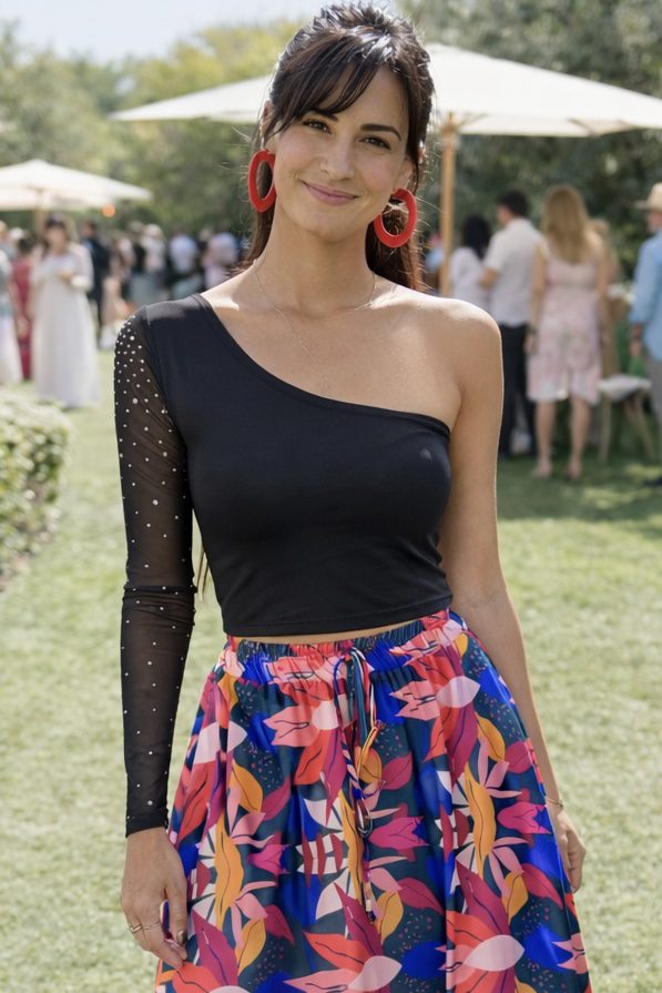 BA46A96E-1E2B-4B56-BC76-8CBCD85BE661 Top pedrería 1 hombro - Imagen 1